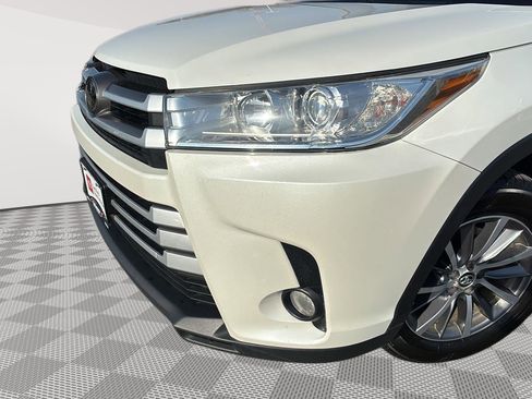 Used 2017 Toyota Highlander XLE image 22