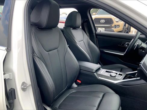 Used 2024 BMW 330i Sedan image 9