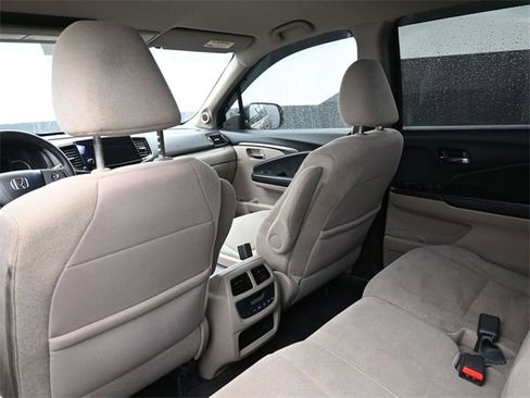 Used 2019 Honda Pilot EX image 2