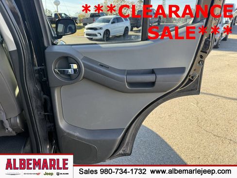 Used 2015 Nissan Xterra S image 30