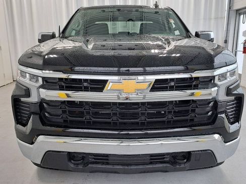 Used 2022 Chevrolet Silverado 1500 LT AWD/4WD image 3