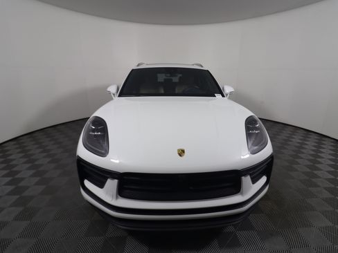 Used 2023 Porsche Macan image 8