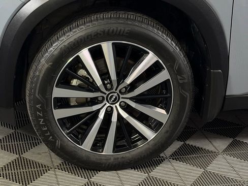 Used 2024 Nissan Pathfinder Platinum image 12