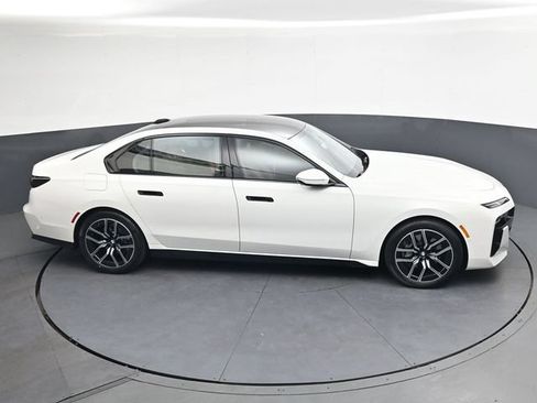 Used 2024 BMW 740i xDrive AWD/4WD image 22