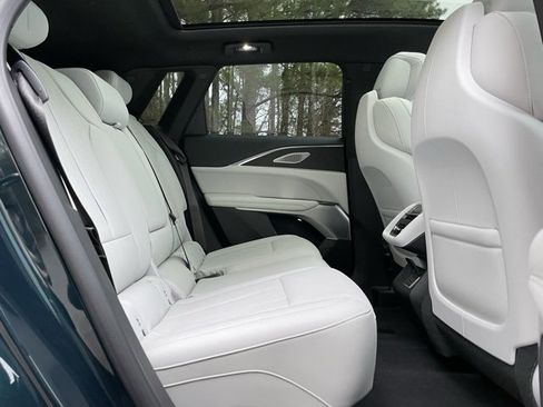 Used 2024 Cadillac Lyriq Luxury image 18