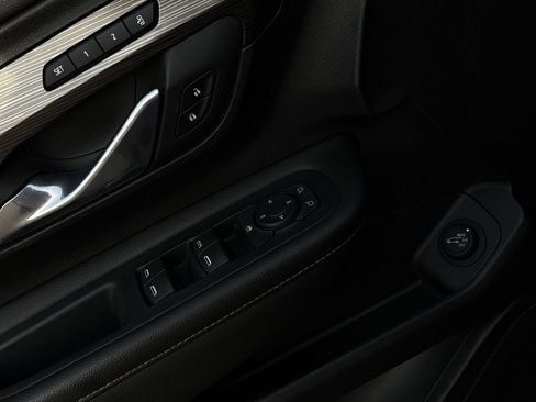 Used 2019 GMC Terrain SLT w/ Preferred Package AWD/4WD image 15