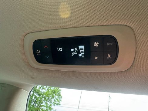 Used 2024 Chrysler Pacifica Touring-L FWD image 39