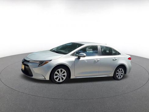 Used 2025 Toyota Corolla LE FWD image 8