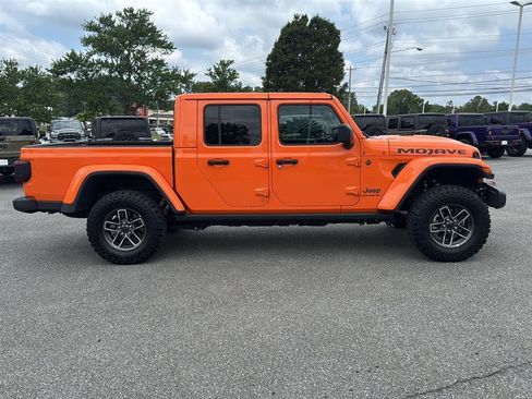 Used 2025 Jeep Gladiator Mojave w/ Safety Group AWD/4WD image 8