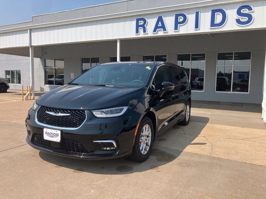 Used 2025 Chrysler Pacifica Select FWD image 3