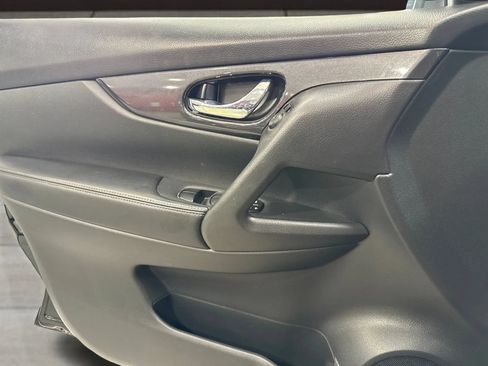 Used 2018 Nissan Rogue S AWD/4WD image 19