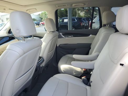 Certified 2023 Cadillac XT6 Premium Luxury w/ Technology Package FWD image 14