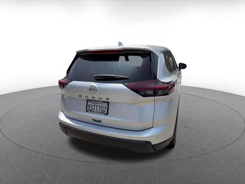 Used 2025 Nissan Rogue SV FWD image 14