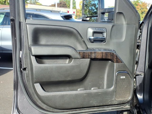 Used 2015 GMC Sierra 2500 Denali w/ Duramax Plus Package AWD/4WD image 11