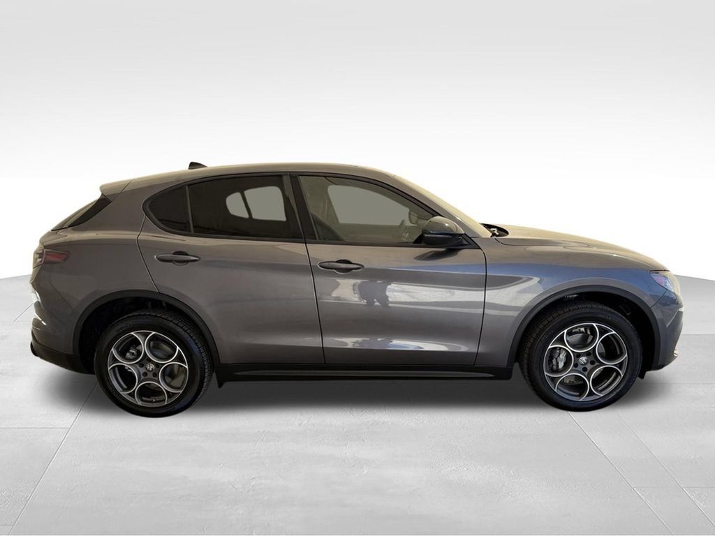New 2025 Alfa Romeo Stelvio Sprint w/ Convenience Package AWD/4WD image 3