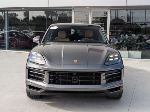 Certified 2025 Porsche Cayenne Coupe image 6
