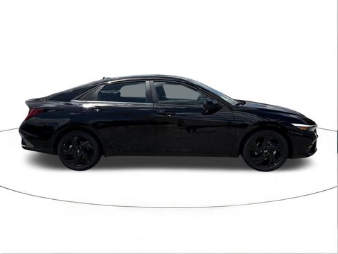 New 2026 Hyundai Elantra SEL Sport FWD image 2