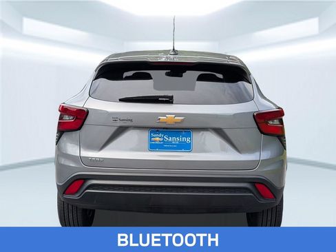 Used 2024 Chevrolet Trax LS w/ Driver Confidence Package FWD image 5