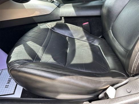 Used 2008 Saturn Sky w/ Weekend Getaway Package image 18