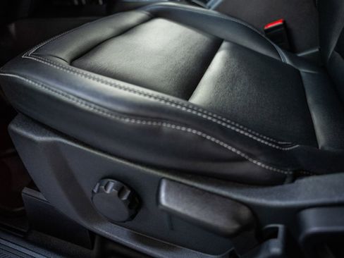 Used 2025 Ford Bronco Badlands image 39