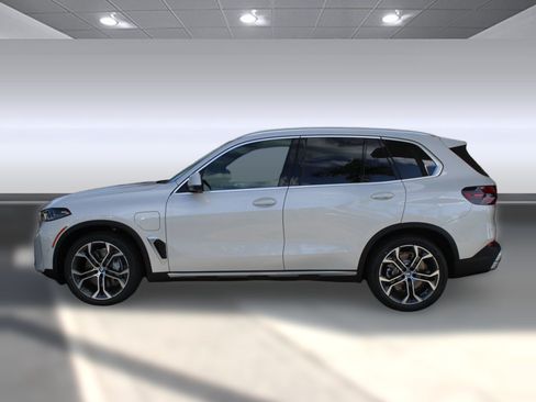 Used 2026 BMW X5 xDrive50e AWD/4WD image 2