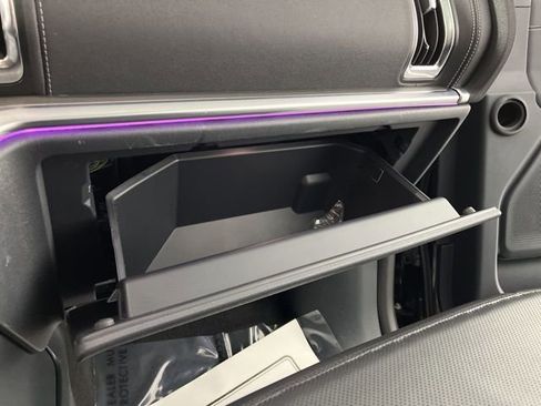 Used 2025 Ford Expedition Platinum image 37