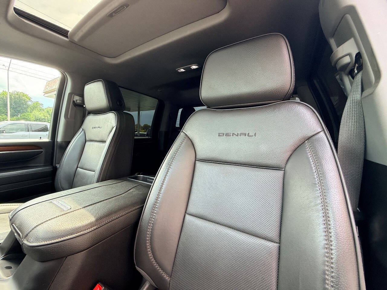 Used 2024 GMC Sierra 2500 Denali w/ Denali Reserve Package AWD/4WD image 37