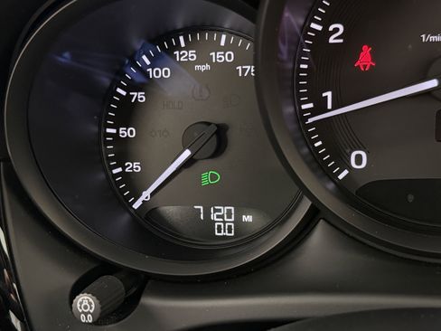 Certified 2025 Porsche Macan image 54