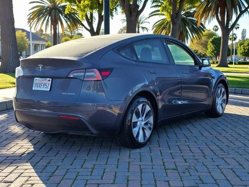 Used 2021 Tesla Model Y Long Range image 4