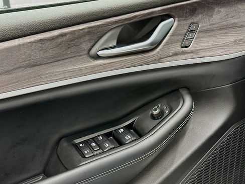 Used 2023 Jeep Grand Cherokee L Limited image 15