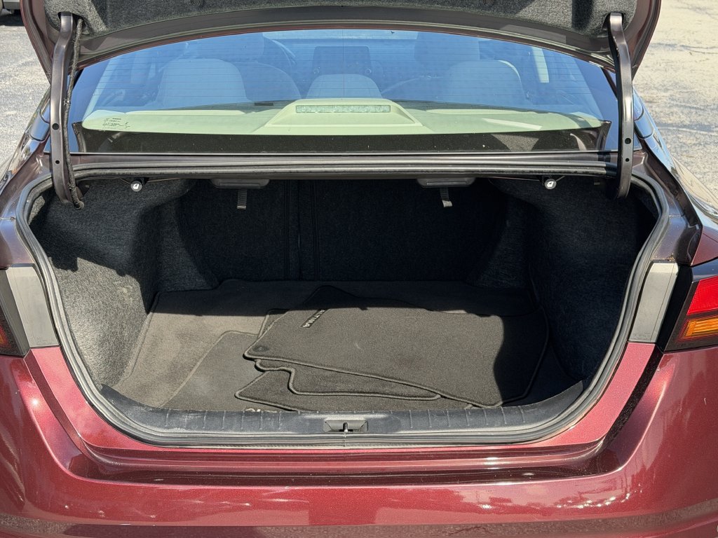 Used 2025 Nissan Altima 2.5 SV FWD image 11