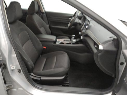 Used 2024 Nissan Altima 2.5 SV image 21