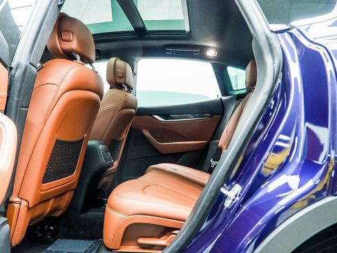 Used 2018 Maserati Levante image 31