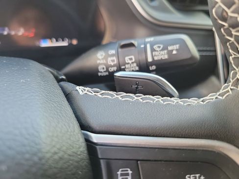 Used 2023 Jeep Grand Cherokee Limited w/ Luxury Tech Group II AWD/4WD image 8