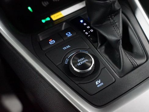Certified 2022 Toyota RAV4 XLE Premium AWD/4WD image 21