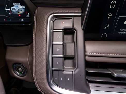 Used 2022 GMC Yukon SLT w/ SLT Luxury Package image 24