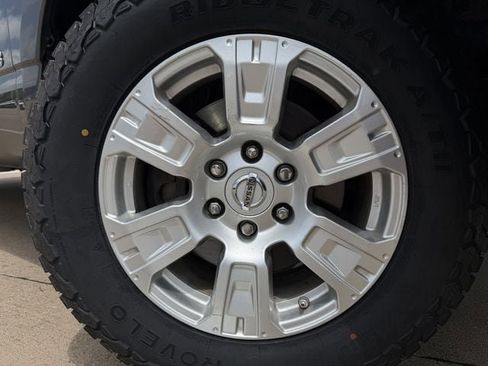 Used 2019 Nissan Titan SV w/ SV Convenience Package AWD/4WD image 10