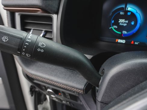 Used 2022 Ford F150 Lightning Lariat image 23