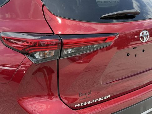 Used 2023 Toyota Highlander XSE AWD/4WD image 11