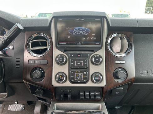 Used 2014 Ford F250 Lariat w/ Lariat Interior Package AWD/4WD image 15