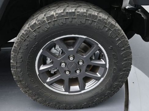 Used 2021 Jeep Gladiator Overland AWD/4WD image 9