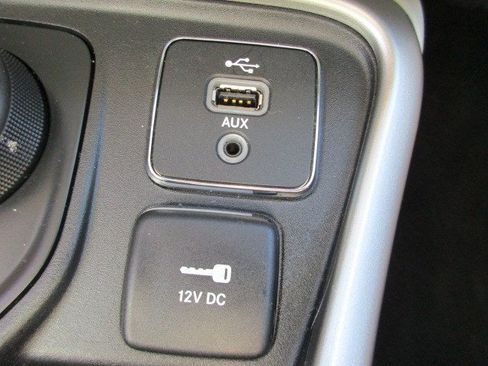 Used 2017 Jeep Compass Latitude AWD/4WD image 24