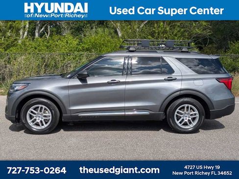 Used 2025 Ford Explorer Active RWD image 2