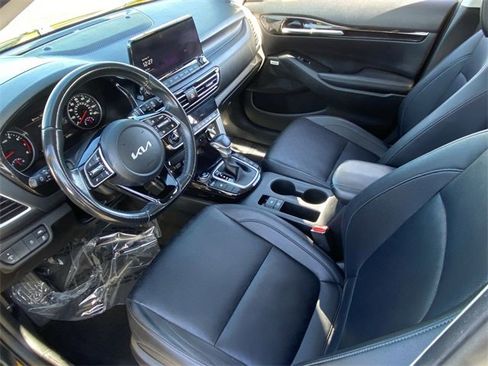 Used 2023 Kia Seltos SX image 19