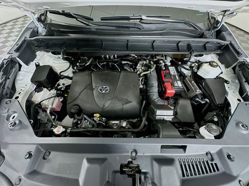 Used 2020 Toyota Highlander XLE image 37