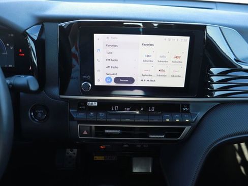 Used 2025 Toyota Camry SE image 17