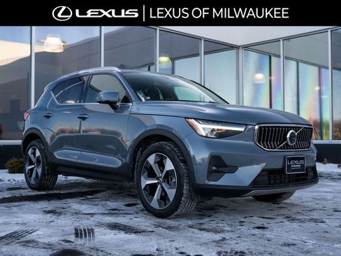 Used 2023 Volvo XC40 B5 Plus w/ Driver Assist Package image 1