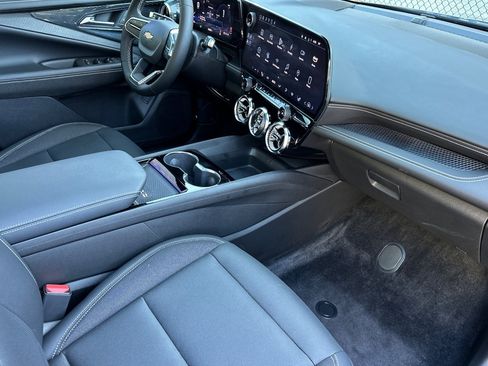 Used 2024 Chevrolet Blazer EV LT AWD/4WD image 15
