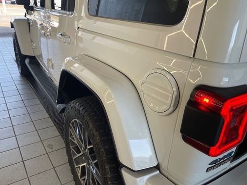 Used 2024 Jeep Wrangler High Altitude AWD/4WD image 21