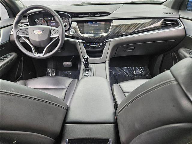 Used 2023 Cadillac XT6 Premium Luxury w/ Technology Package FWD image 17